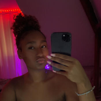 Babysitter in Villeneuve-Saint-Georges: Lya