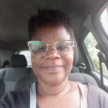 Babysitter in Duque de Caxias: Elaine