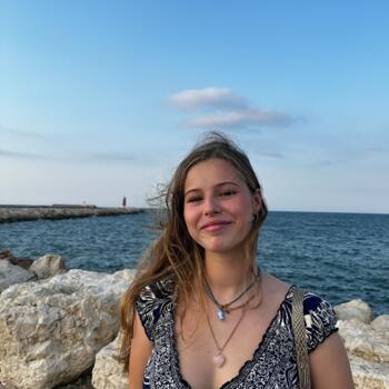 Babysitter in Paris: Emma