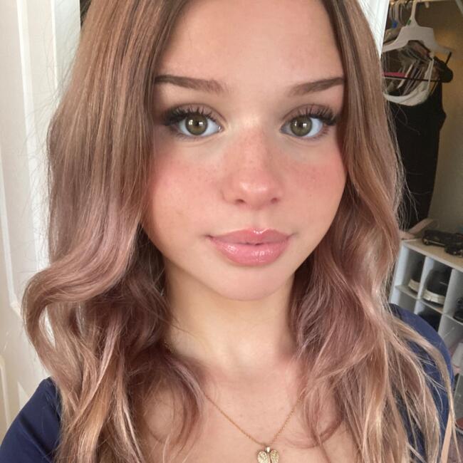 Babysitter in Lake Worth Village Mobile Home Park: Olivia