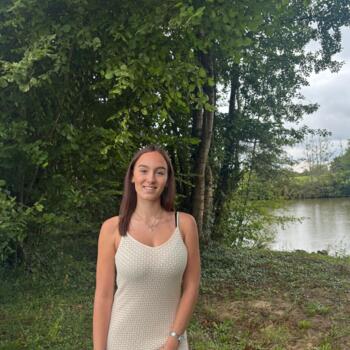 Babysitter in Les Avenières: Elya