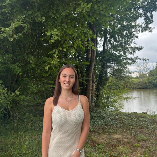 Babysitter in Les Avenières: Elya