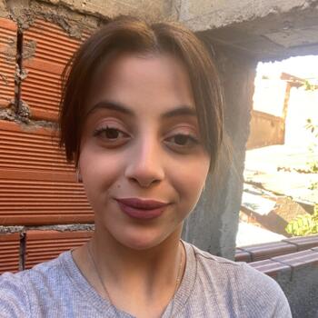 جليسة أطفال في فوكة: Rihab