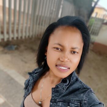 Babysitter in Emalahleni: Mary