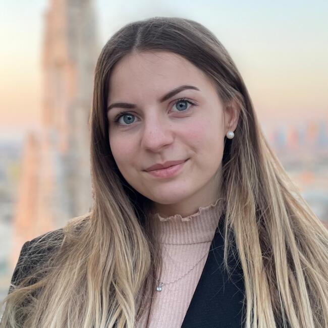 Babysitter in Sept-Sorts: Célia