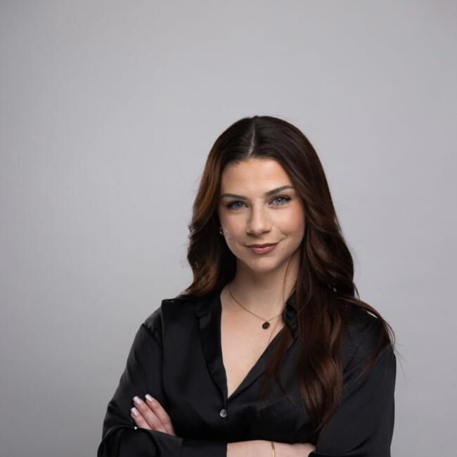 Babysitter in Pontault-Combault: Angela