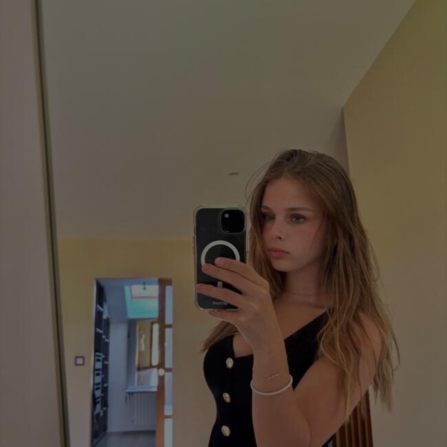 Babysitter in Massiges: Solene