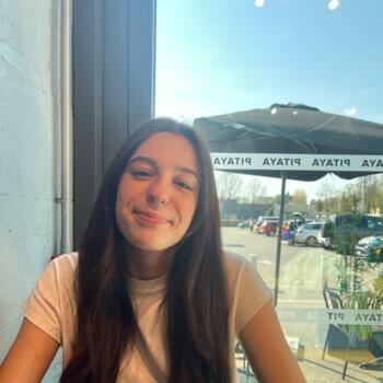 Babysitter in Bazougers: Julia