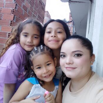 Niñera Medellín: Luz