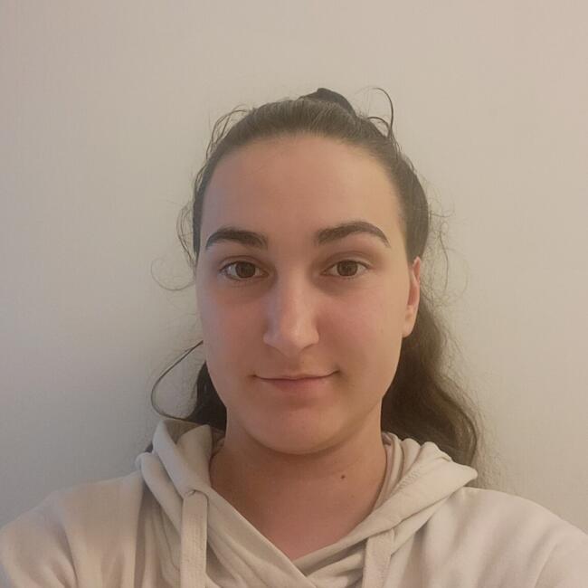 Babysitter in Saint-Quentin: Emilie