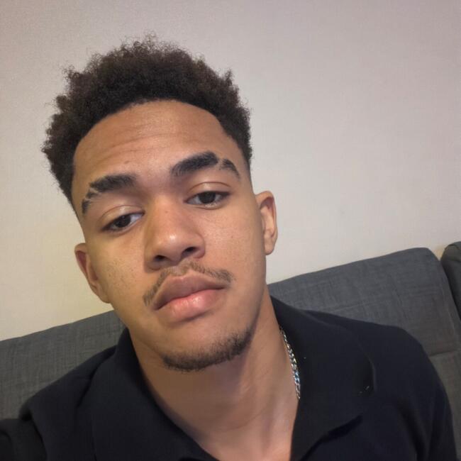 Babysitter in Faro: Elias