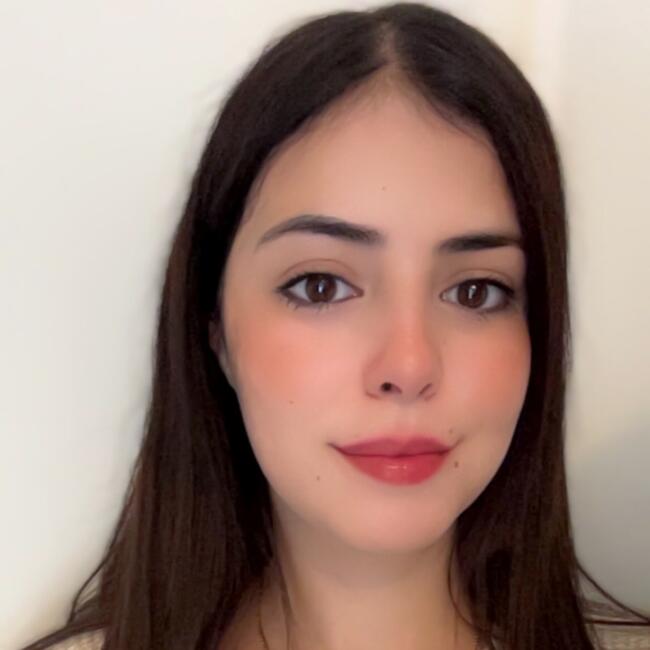 Babysitter in Bordeaux: Hana