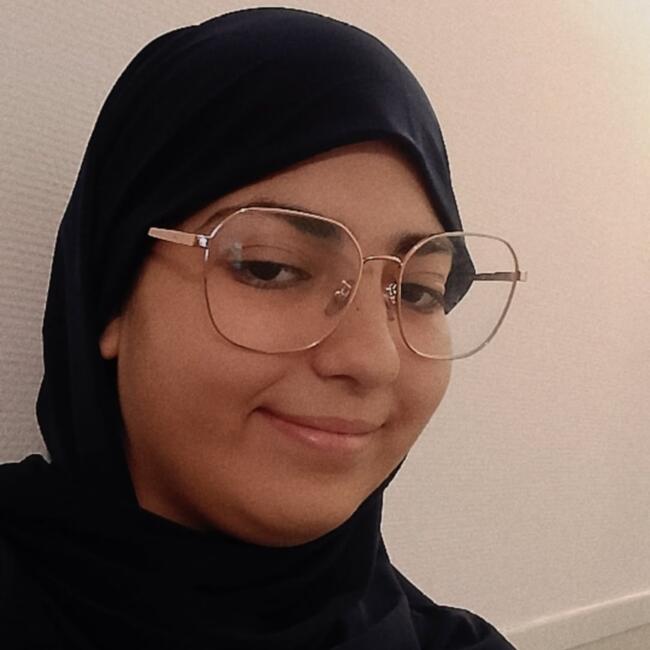 Babysitter in Amiens: Houda