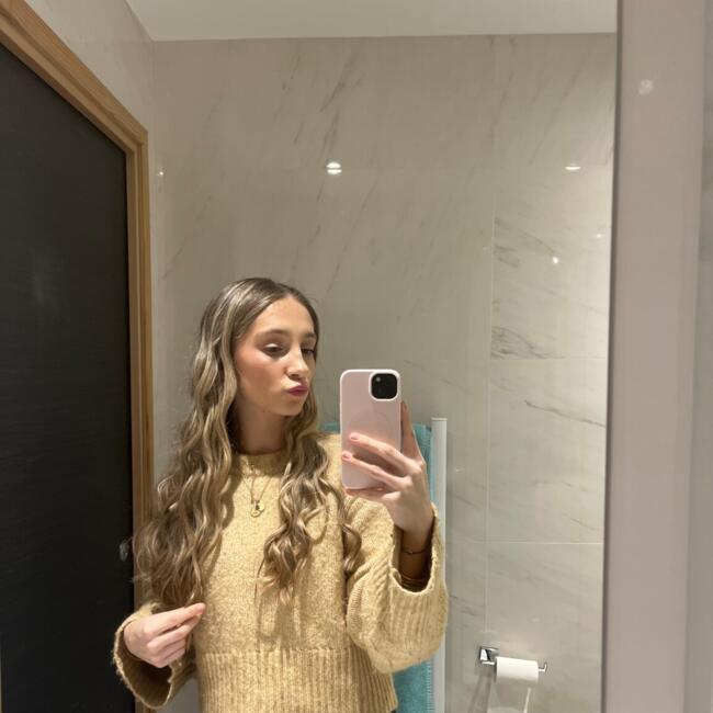 Babysitter in Saussan: Lison