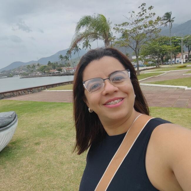 Babysitter in São José dos Campos: Elisiane