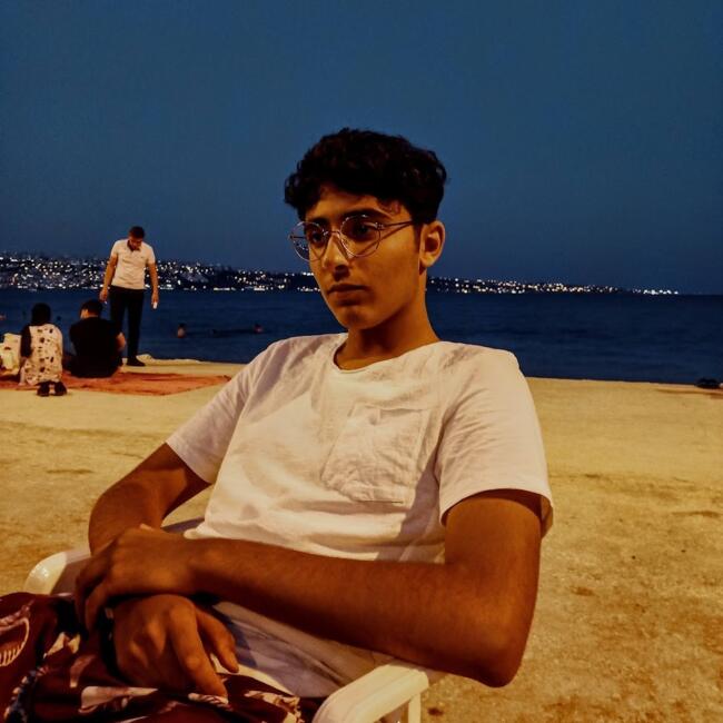 İstanbul bölgesinde bebek bakıcısı: Omar