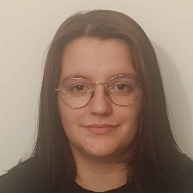 Babysitter στην περιοχή Ντιζόν: Amelys