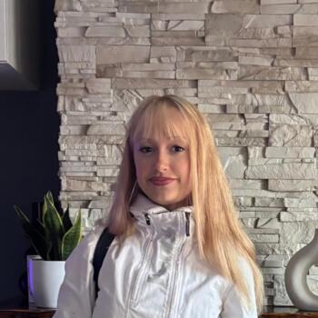 Babysitter in Feltham: Roxy