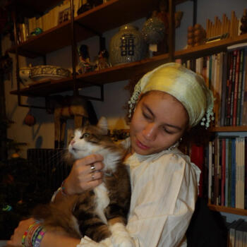 Babysitter in Saint-Ouen: Julie