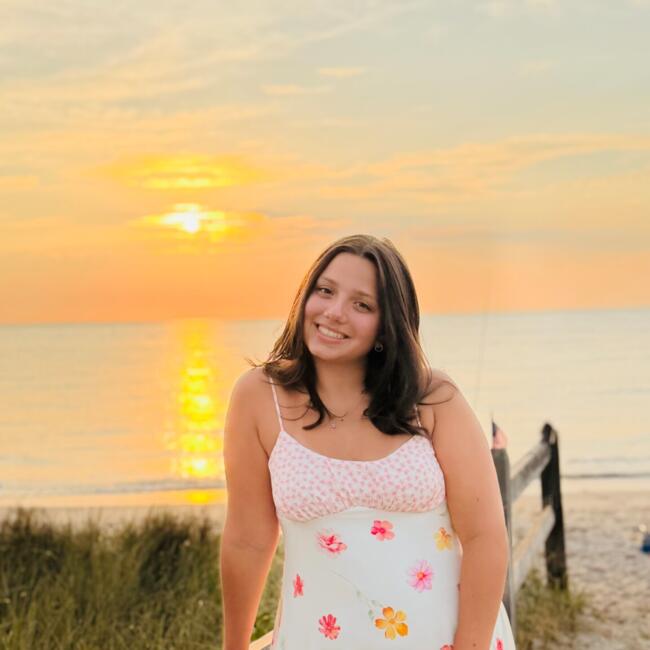 Babysitter in Inwood (West Virginia): Ava