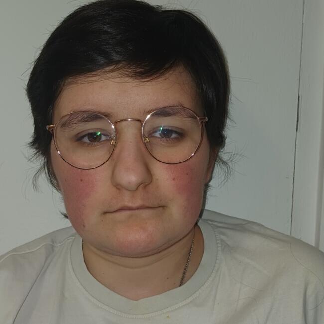 Babysitter in Dunkirk: LeaLea LEALEA