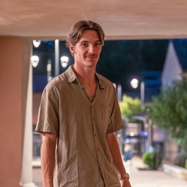 Babysitter in Forcalqueiret: William