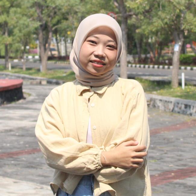 Babysitter in Surabaya: Tesa Budianto