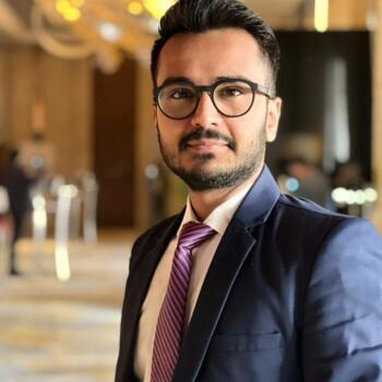 وظيفة جليسة أطفال في الخبر: وظيفة جليسة أطفال Abdul Waleed