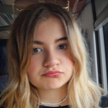 Babysitter in Sainte-Foy-Saint-Sulpice: Elsa