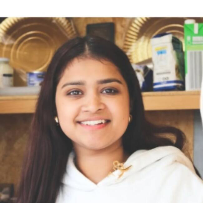 Babysitter em Almeirim: Nishtha