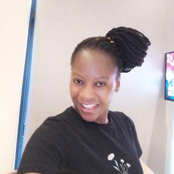 Nanny Roodepoort: Chipo