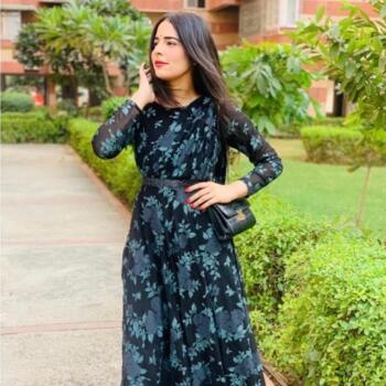 Babysitting job in Delhi: babysitting job Manvi