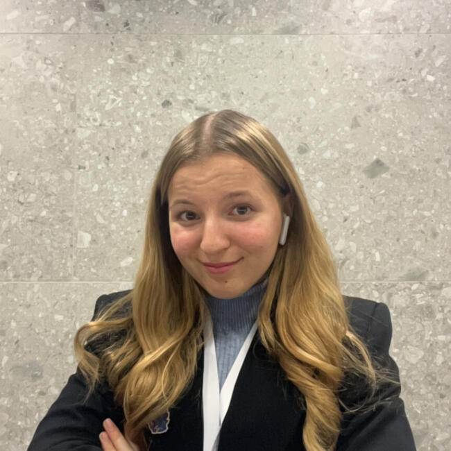 Babysitter in The Hague: Julia