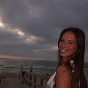 Babysitter in London: Dora Brás