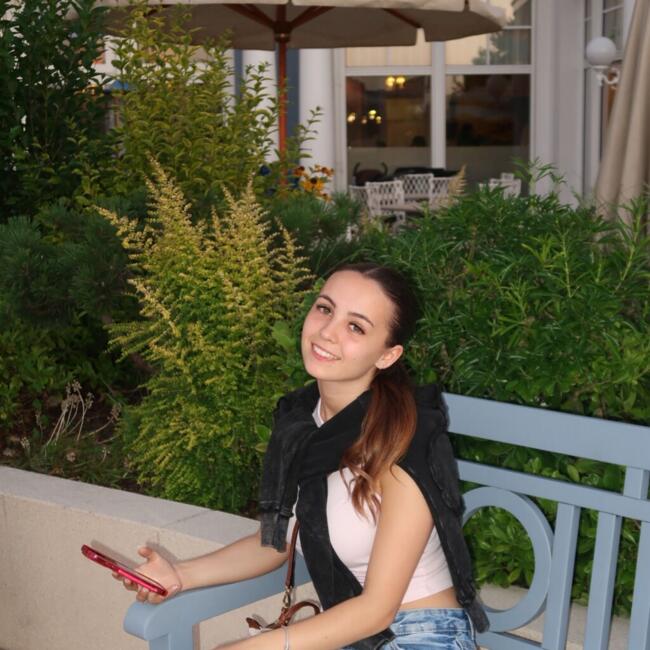 Babysitter in Cascais: Mariana