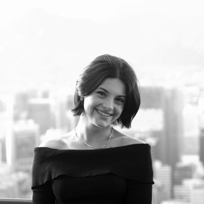 Babysitter in Versailles: Lili