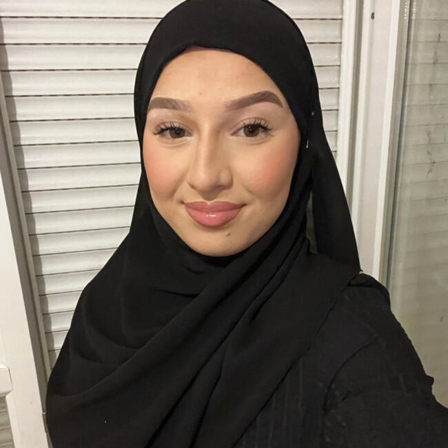 Babysitter in Pessac: Fazia