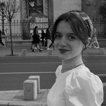 Babysitting job in Bucharest: babysitting job Madalina