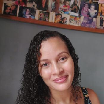 Babysitter Queimados: Vânia