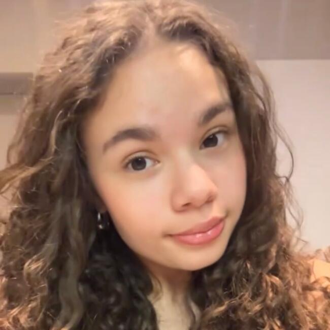 Babysitter in Rouen: Lola