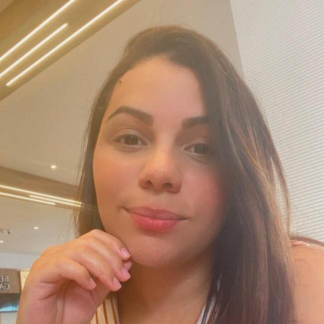 Babysitter in Ribeirão Claro: Lorena