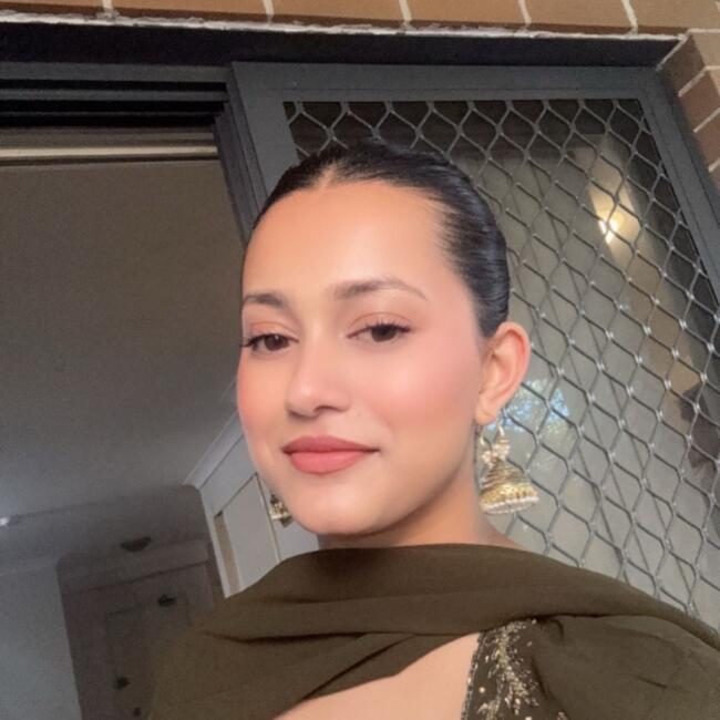 Babysitter in Sydney: Swostika