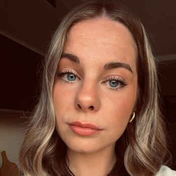 Babysitter in Bayeux: Emma