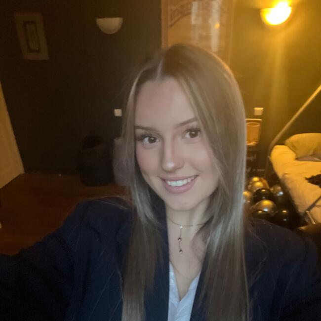 Babysitter in Bayonne: Calie