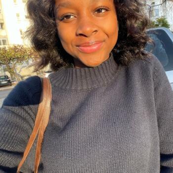 Babysitter in Almada: Márcia