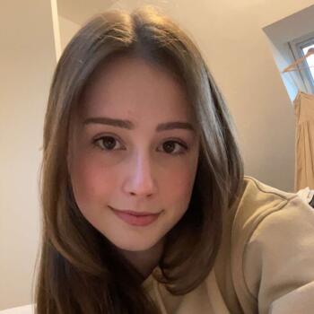 Babysitter in Mont-Saint-Aignan: Lucie