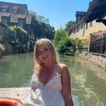 Babysitter in Calgary: Emi