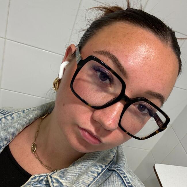 Babysitter in Magny-les-Hameaux: Solène