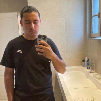 Babysitter in Fontaines-sur-Saône: Azad