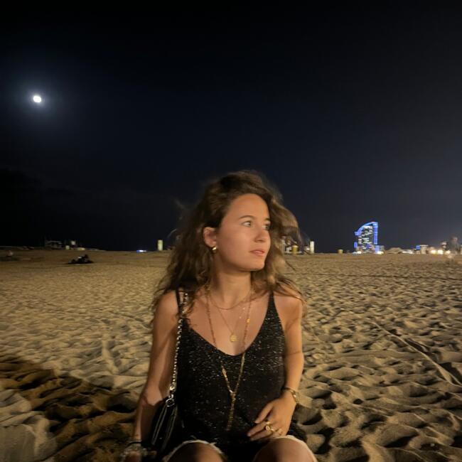 Babysitter in Tourcoing: Louise